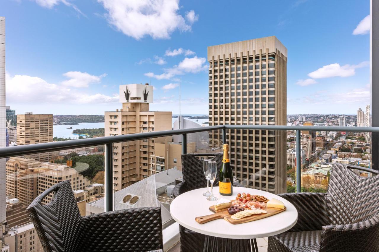 Meriton Suites Pitt Street, Σίδνεϊ Εξωτερικό φωτογραφία The view from the balcony of a typical apartment
