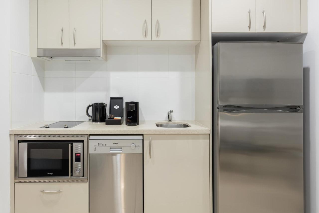 Meriton Suites Pitt Street, Σίδνεϊ Εξωτερικό φωτογραφία A typical kitchen in a student apartment