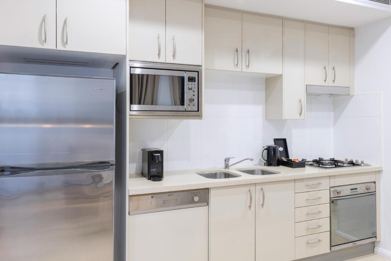 Meriton Suites Pitt Street, Σίδνεϊ Εξωτερικό φωτογραφία A typical kitchen in a student apartment