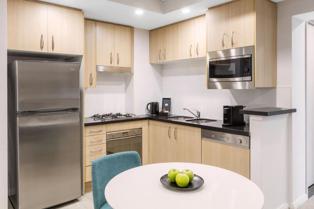 Meriton Suites Pitt Street, Σίδνεϊ Εξωτερικό φωτογραφία A typical kitchen in a student apartment