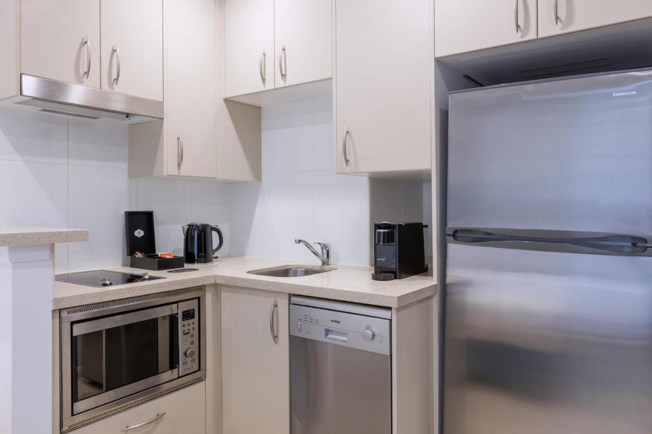 Meriton Suites Pitt Street, Σίδνεϊ Εξωτερικό φωτογραφία A typical kitchen in a serviced apartment
